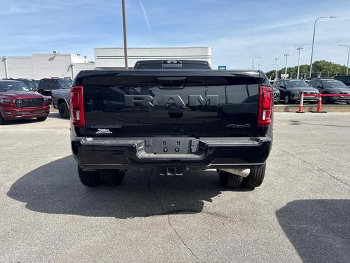 2025 RAM 3500 Laramie Crew Cab 4x4 8' Box