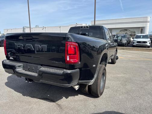 2025 RAM 3500 Laramie Crew Cab 4x4 8' Box