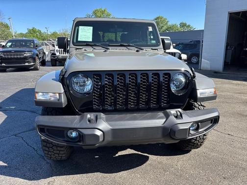 Sting-Gray Clearcoat 2023 Jeep Gladiator Willys 4x4