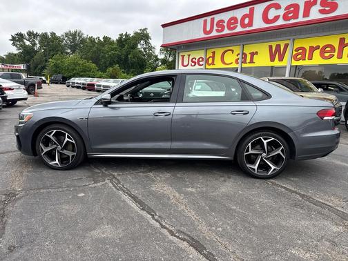 Platinum Gray Metallic 2021 Volkswagen Passat 2.0T R-Line