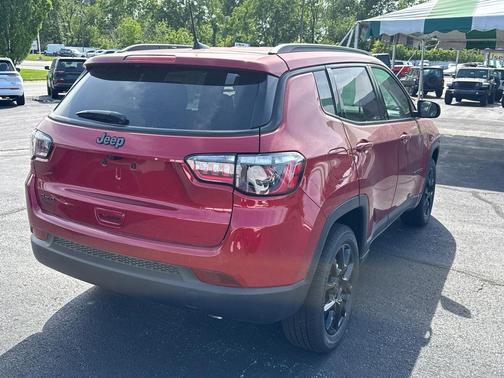 Red Hot Pearlcoat 2026 Jeep Compass Latitude