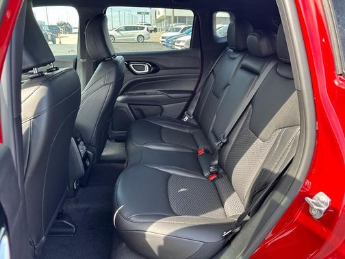 Red Hot Pearlcoat 2026 Jeep Compass Latitude