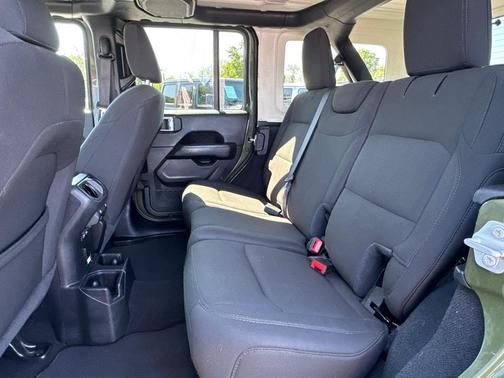 2023 Jeep Wrangler 4-Door Sahara 4x4