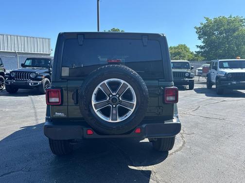 2023 Jeep Wrangler 4-Door Sahara 4x4