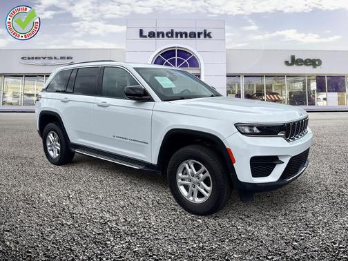 Bright White Clearcoat 2024 Jeep Grand Cherokee Laredo