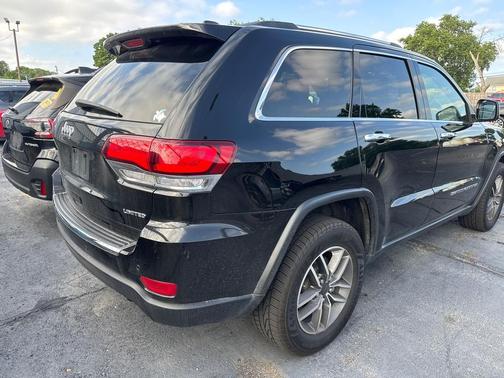 Diamond Black Crystal Pearlcoat 2022 Jeep Grand Cherokee Limited