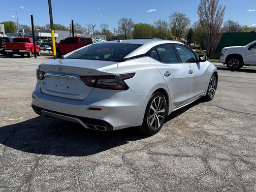 2022 Nissan Maxima SV