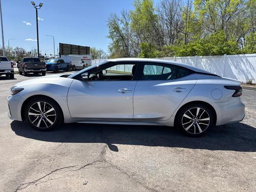 2022 Nissan Maxima SV