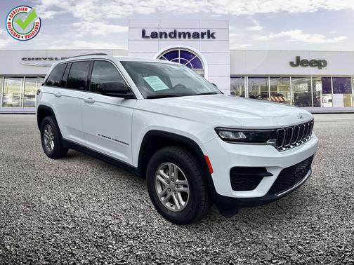 Bright White Clearcoat 2024 Jeep Grand Cherokee Laredo