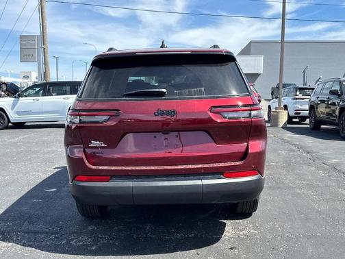2025 Jeep Grand Cherokee L Laredo