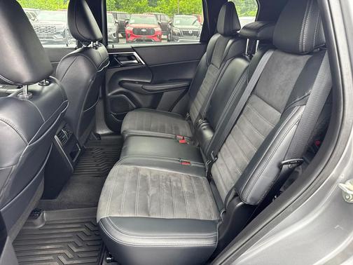 Mercury Gray Metallic 2024 Mitsubishi Outlander SE S-AWC