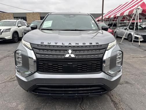 Mercury Gray Metallic 2024 Mitsubishi Outlander SE S-AWC