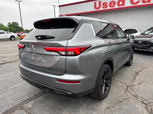 Mercury Gray Metallic 2024 Mitsubishi Outlander SE S-AWC