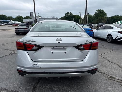 Brilliant Silver Metallic 2024 Nissan Altima 2.5 SV