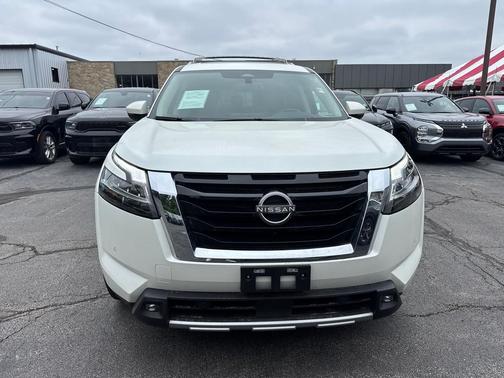 Pearl White Tricoat 2022 Nissan Pathfinder Platinum 4WD