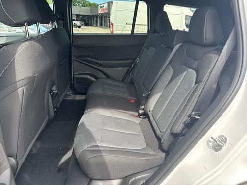 Bright White Clearcoat 2026 Jeep Cherokee Laredo 4x4