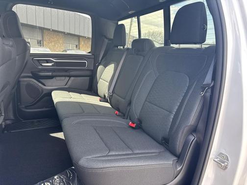 Bright White Clearcoat 2026 RAM 1500 Big Horn/Lone Star