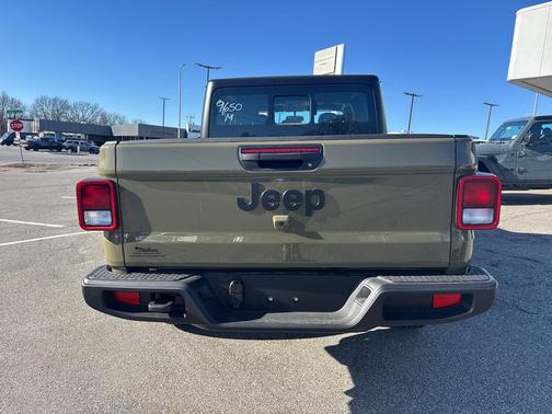 2026 Jeep Gladiator Sport