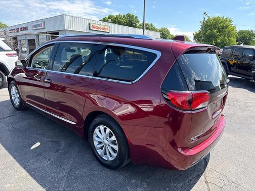 2018 Chrysler Pacifica Touring-L