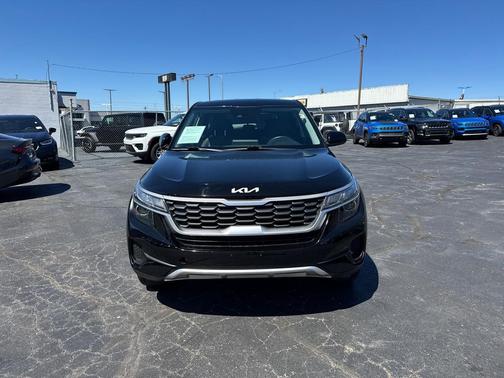 Cherry Black 2023 Kia Seltos LX