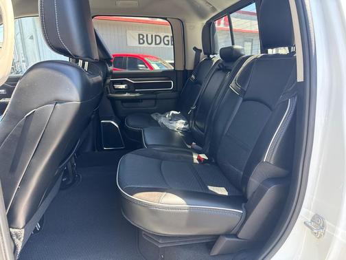Bright White Clearcoat 2024 RAM 2500 Laramie Crew Cab 4x4 6'4' Box