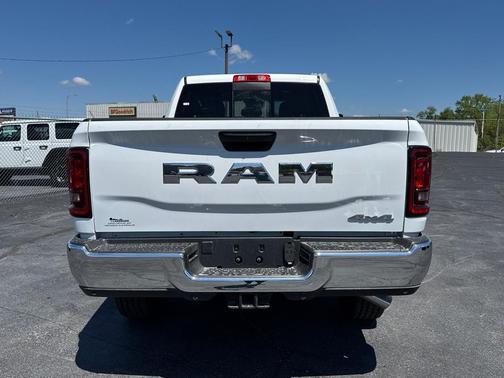 2025 RAM 2500 Tradesman Crew Cab 4x4 6'4' Box