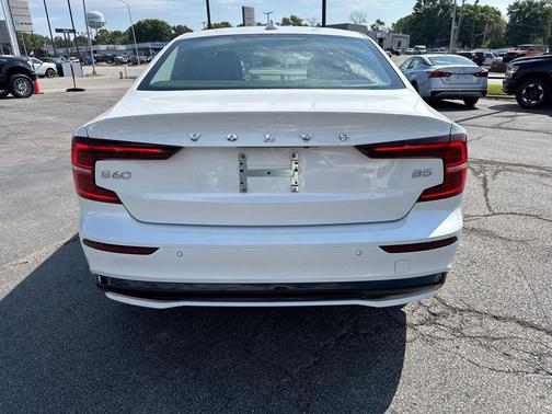 2024 Volvo S60 B5 Core Dark Theme