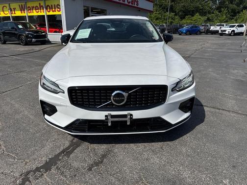 2024 Volvo S60 B5 Core Dark Theme