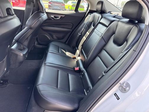 2024 Volvo S60 B5 Core Dark Theme