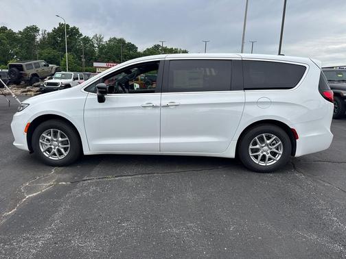 Bright White Clearcoat 2026 Chrysler Pacifica L