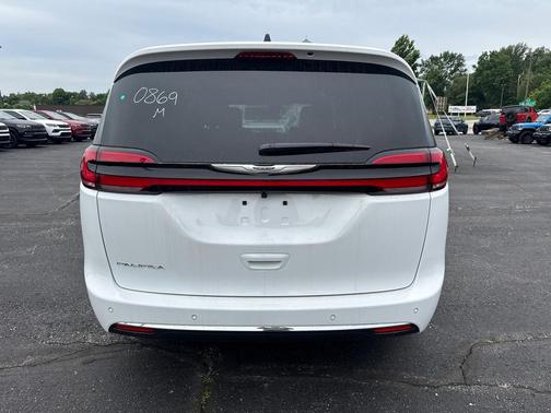 Bright White Clearcoat 2026 Chrysler Pacifica L