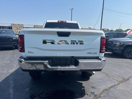 2025 RAM 2500 Tradesman Crew Cab 4x4 6'4' Box