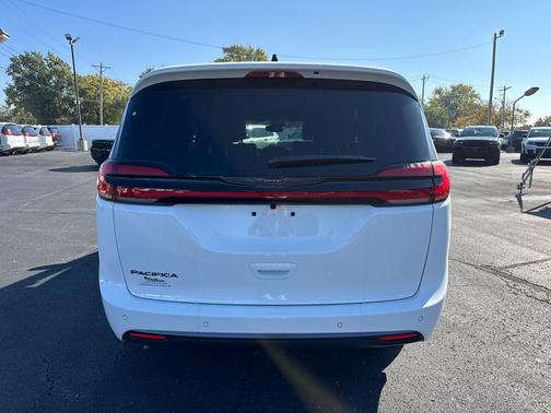 2026 Chrysler Pacifica L
