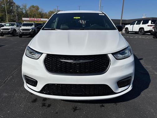 2026 Chrysler Pacifica L