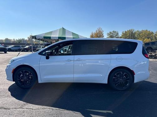 2026 Chrysler Pacifica L