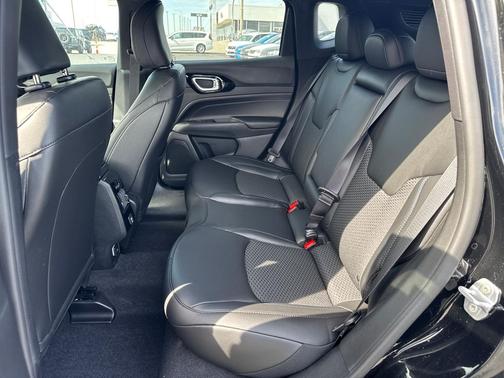 Diamond Black Crystal Pearlcoat 2026 Jeep Compass Latitude