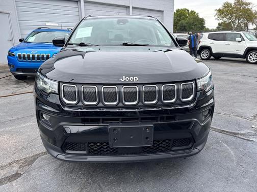 2022 Jeep Compass Latitude Lux