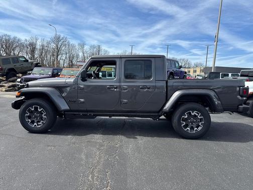 2026 Jeep Gladiator Sahara 4x4