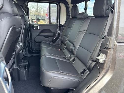 2026 Jeep Gladiator Sahara 4x4