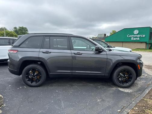 2025 Jeep Grand Cherokee Laredo