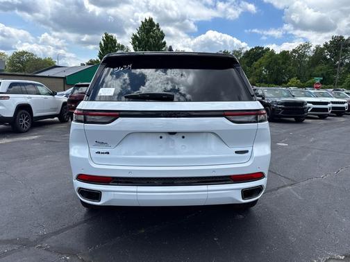 2025 Jeep Grand Cherokee Summit