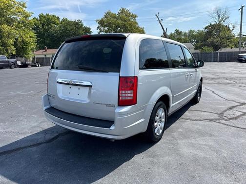 2009 Chrysler Town & Country LX