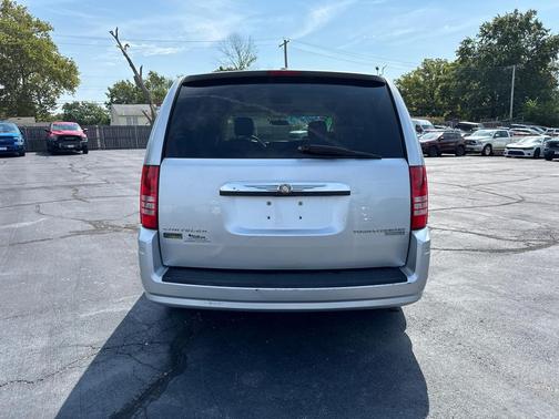 2009 Chrysler Town & Country LX