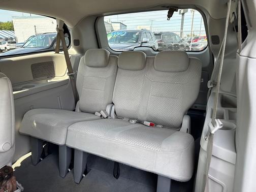 2009 Chrysler Town & Country LX