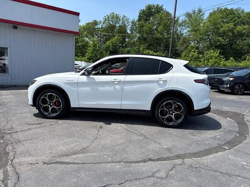 2024 Alfa Romeo Stelvio Veloce AWD