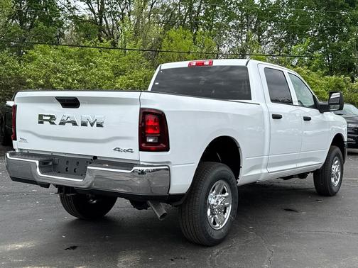 2025 RAM 2500 Tradesman Crew Cab 4x4 6'4' Box