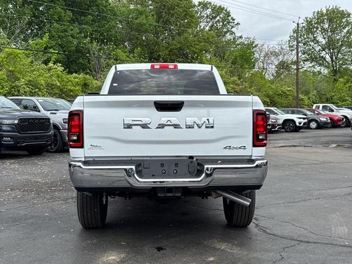 2025 RAM 2500 Tradesman Crew Cab 4x4 6'4' Box