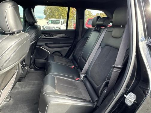 2022 Jeep Grand Cherokee Altitude