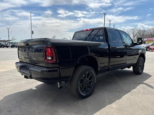 Diamond Black Crystal Pearlcoat 2026 RAM 2500 Big Horn Crew Cab 4x4 6'4' Box
