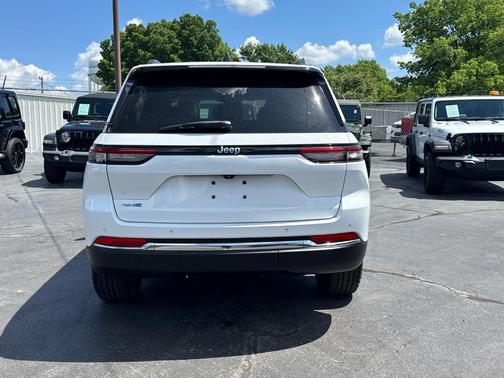 2022 Jeep Grand Cherokee 4xe Base